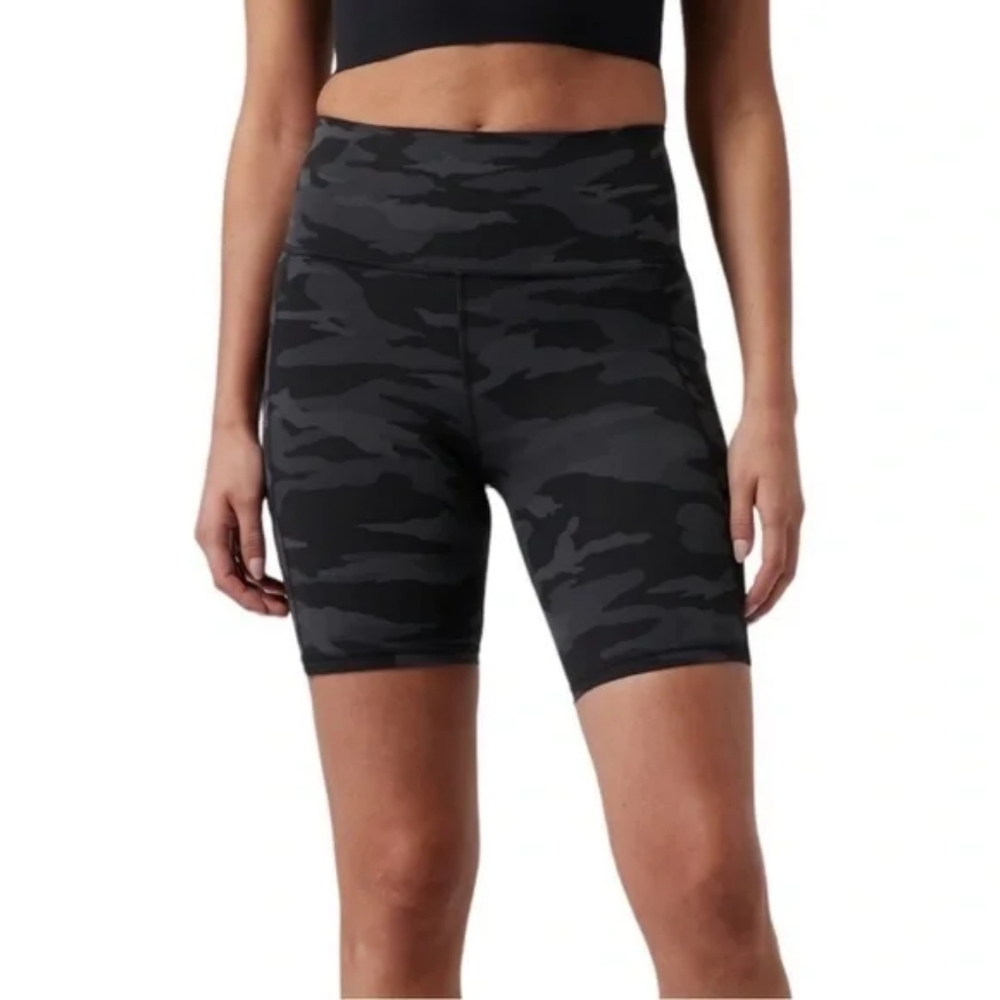 Athleta Ultimate Stash Pocket Camo 7” Shorts size XS